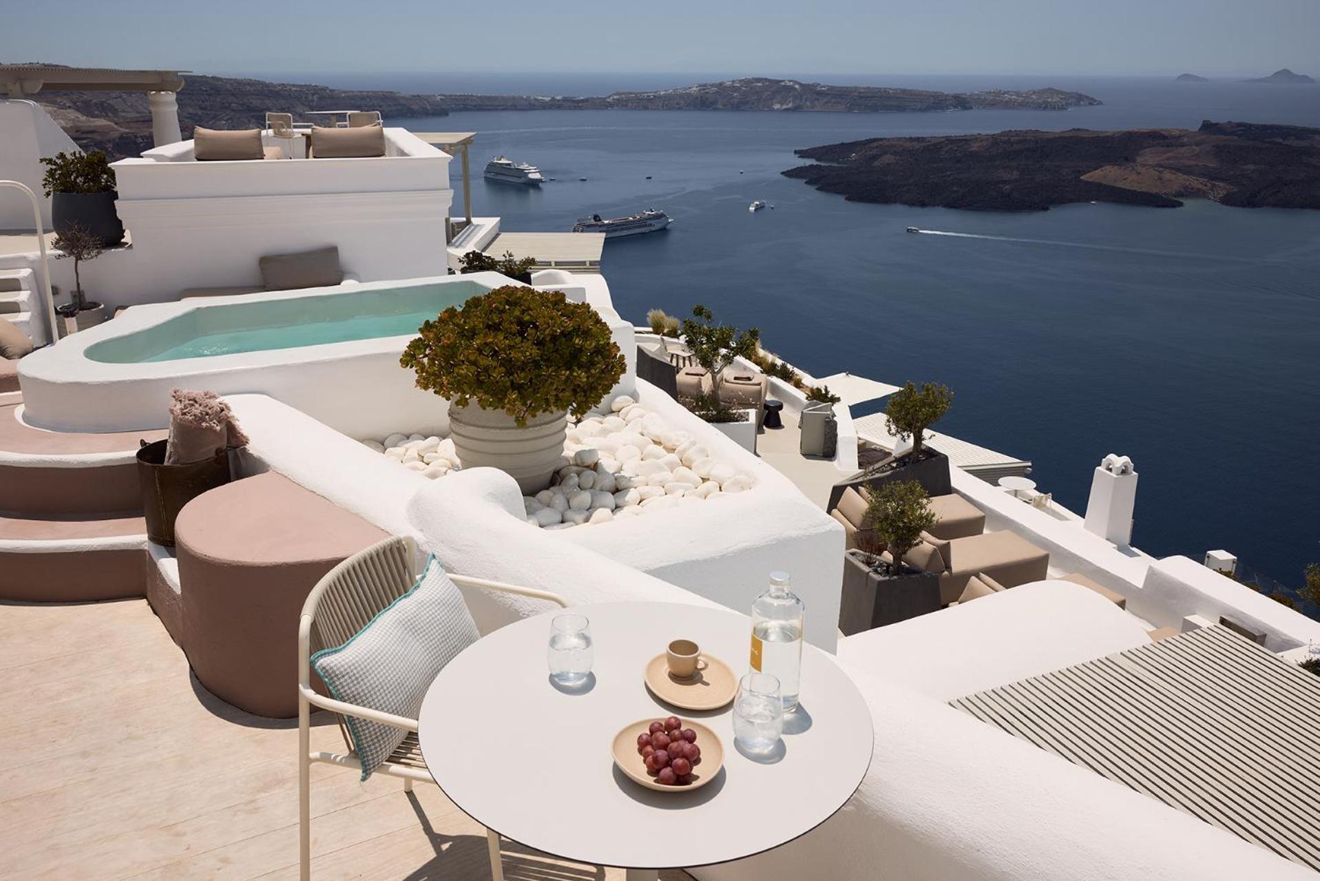 Suite Cave con Vista Mare e Vasca Immersione ad Acqua Fredda all'Aperto